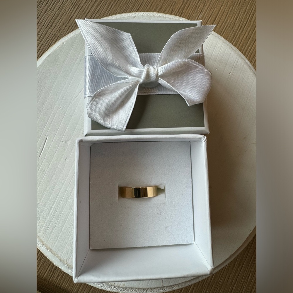Sonia Jewels • 10kt Yellow Gold 5mm Flat Plain Classic Wedding Band • Size 6 - Picture 5 of 5
